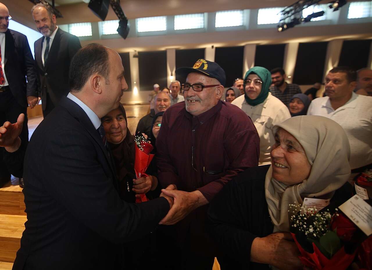 Konya Büyükşehir umre çekilişini yaptı, kurada adını duyan gözyaşını tutamadı 10